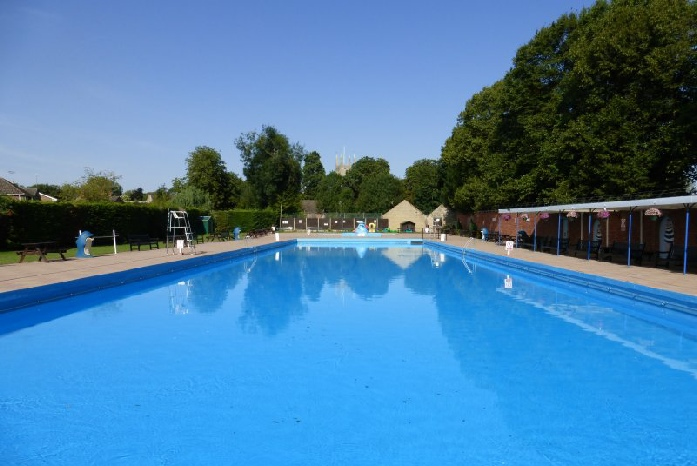 Bourne Outdoor Swimming Pool